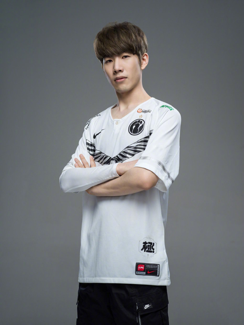 荣韵凭借顽 荣韵凭借顽